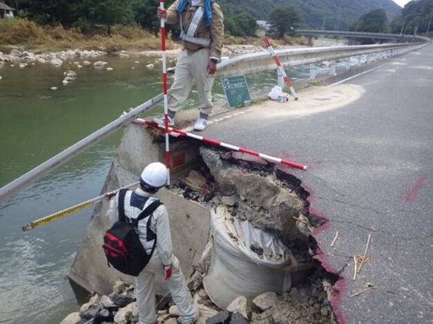 写真：災害査定測量01