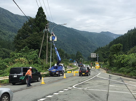 写真：道路施設点検　附属物点検